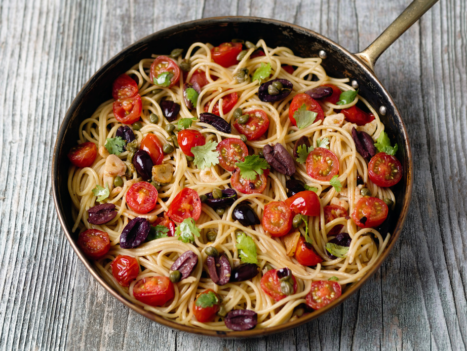 rustic italian spaghetti puttanesca pasta