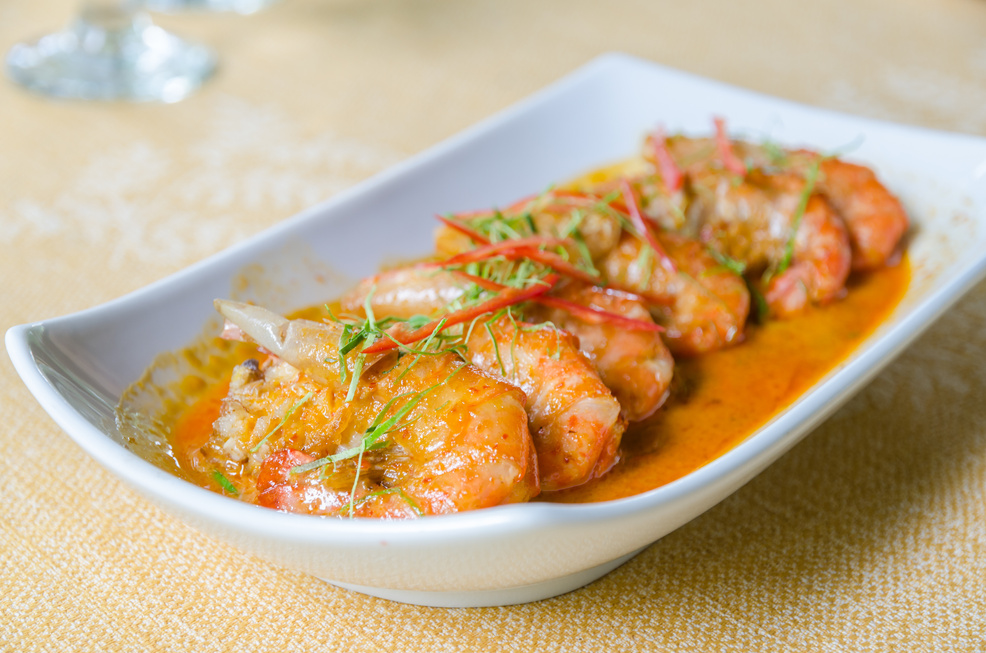 Curry fried shrimp with coconut milk