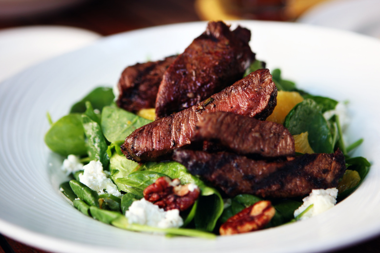 spinach salad with steak
